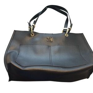 Steve  Madden Black tote, small flaw on top above nameplate